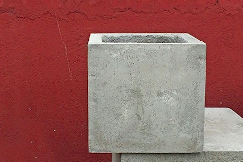 Macetero de concreto cuadrado de 60 x 60 cm