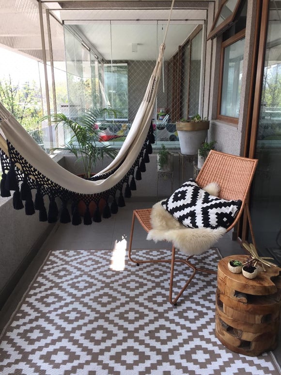 Terraza de dormitorio: Hamaca y silla