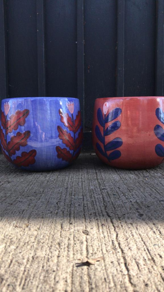 Portamaceteros de cerámica pintados a mano - portamacetero mediano de ceramica pintado a mano carola lepe.jpg