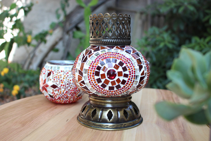 Portavela turco con corona - portavela turco de mosaico con corona rojo.jpg