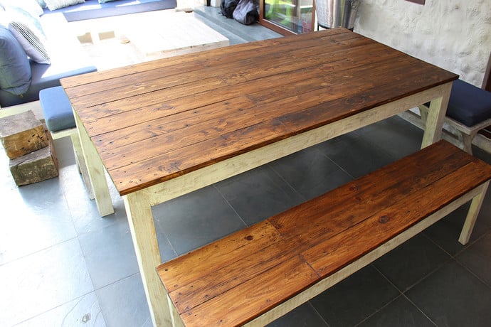 Mesa comedor de terraza de pallet con 2 bancas - mesa de comedor de madera de pallets reciclados.jpg